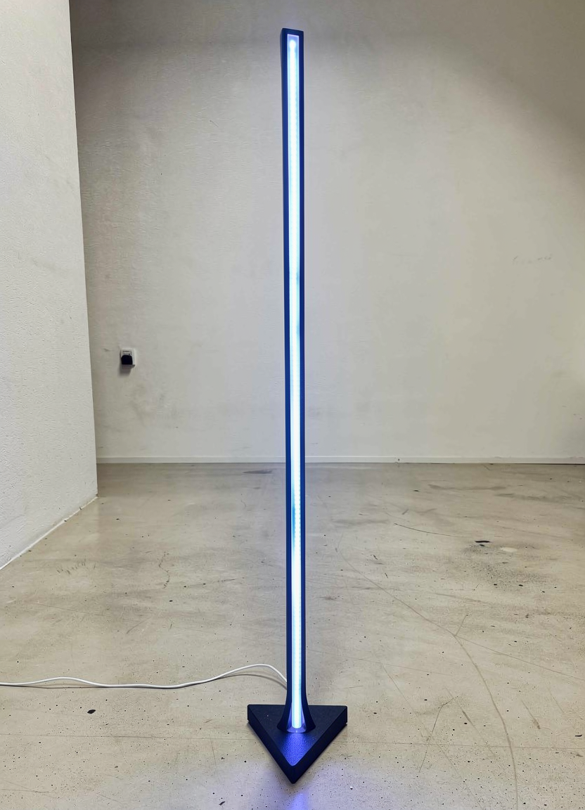 Sign Standlampe (WLED) – Individuelle LED-Stehlampe | Coldfinger 3D