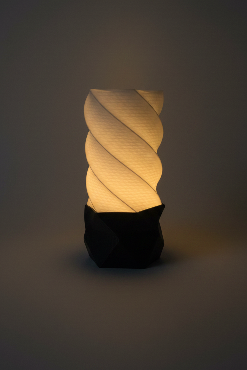 Teelichthalter Twisted Spiral Raute – beleuchtet