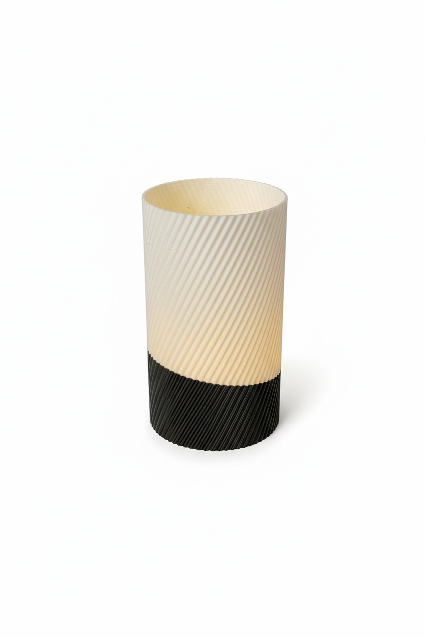 Teelichthalter auf weissem Hintergrund